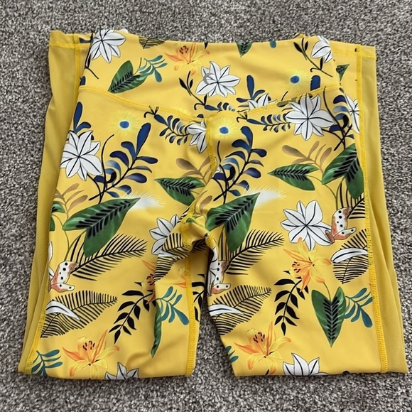 ZYIA Light and Tight Yellow Mesh Leggings - Picture 5 of 5